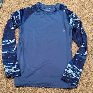 Reel legends perfomace clothing 
Size boys large Rash guard